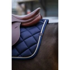 EQUITHÈME Schabracke Classic Springen Burgunderrot Warmblut 31 EQUITHÈME Schabracke Classic Springen Burgunderrot Warmblut -Pferdebedarf Verkauf ekkia 204 773 007 ambi2.e22328