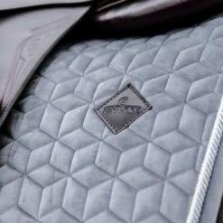 Kentucky Horsewear Kentucky Schabracke Basic Velvet Springen Beige Vollblut -Pferdebedarf Verkauf kentucky 42589 08 sj 3.3f8d22