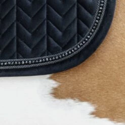 Kentucky Horsewear Kentucky Schabracke Velvet Pearls Springen Schwarz 30 Kentucky Horsewear Kentucky Schabracke Velvet Pearls Springen Schwarz -Pferdebedarf Verkauf kentucky 485a2299 .f376be 2