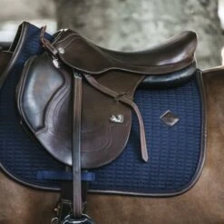 Kentucky Horsewear Kentucky Springsatteldecke Color Edition Leder Corale Warmblut 33 Kentucky Horsewear Kentucky Springsatteldecke Color Edition Leder Corale Warmblut -Pferdebedarf Verkauf kentucky spring zadeldekje color ed leather navy.d97f36