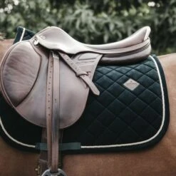 Kentucky Horsewear Kentucky Springsatteldecke Corduroy Bordeaux Warmblut -Pferdebedarf Verkauf kentucky spring zadeldekje corduroy pg.c9d614 1