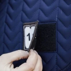 Kentucky Horsewear Kentucky Schabracke Fishbone Competition Springen Navy W -Pferdebedarf Verkauf kentucky zadeldekje fishbone competition sj navy 2.a997cd 1