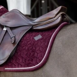 Kentucky Horsewear Kentucky Schabracke Velvet Springen Lila -Pferdebedarf Verkauf kentucky zadeldekje velvet springen bordeaux 1.22f741